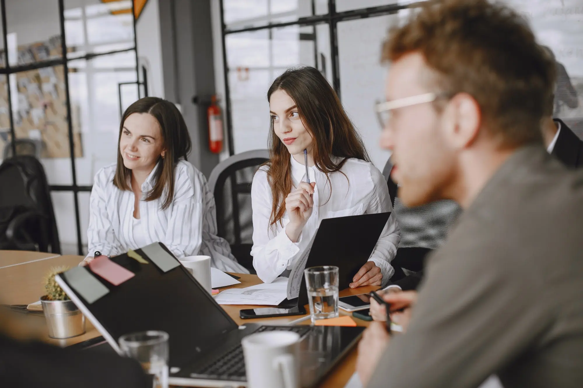 Collega's van Nivola in overleg